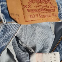 Jean Levi's 501 W26L32- 32 / 34 -Tops Élégants Soldes Boutique 33781213 1dad 4daf 9038 3d249dff4db6