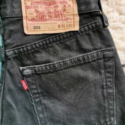 Jean Levi's 501 W26L32- 34 -Tops Élégants Soldes Boutique 3ffe3283 73e1 48de 97da e9b9a14a1814