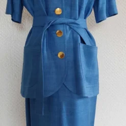 Tailleur Jupe Yves Saint Laurent- 38 -Tops Élégants Soldes Boutique 456b8923 c1be 405b b7dd b07a5b6bb1b6