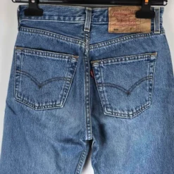 Jean Levi's 501 W27L34- 34 -Tops Élégants Soldes Boutique 647ed986 4a1c 4978 b64e da4ef5cb07cf