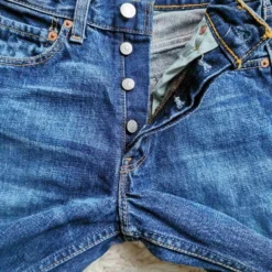 Jean Levi's 501 W26L32- 34 / 36 -Tops Élégants Soldes Boutique b171e824 7fa0 40e3 a663 a8f60c6f068f