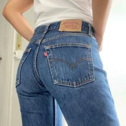 Jean Levi's 501 W28L32- 34 / 36 -Tops Élégants Soldes Boutique e59819c5 f37c 403f 8f26 fa23c4e5f198