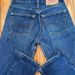 Jean Levi's 501 W28L32- 34 / 36 -Tops Élégants Soldes Boutique e875efbb 07fc 43e0 92f8 d8cc1ea79202